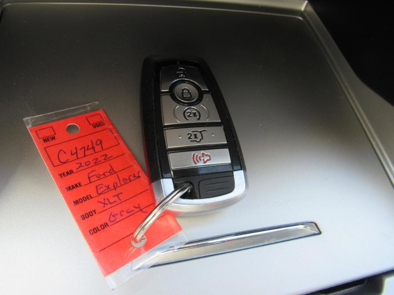 Used 2022 Ford Explorer XLT w/ Equipment Group 202A image 14