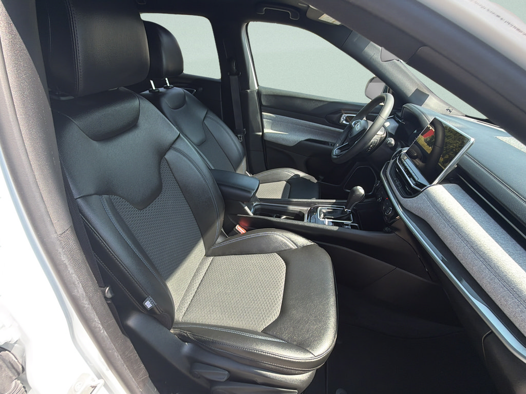 Used 2024 Jeep Compass Latitude AWD/4WD image 10