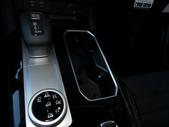 New 2025 Mitsubishi Outlander SE image 23