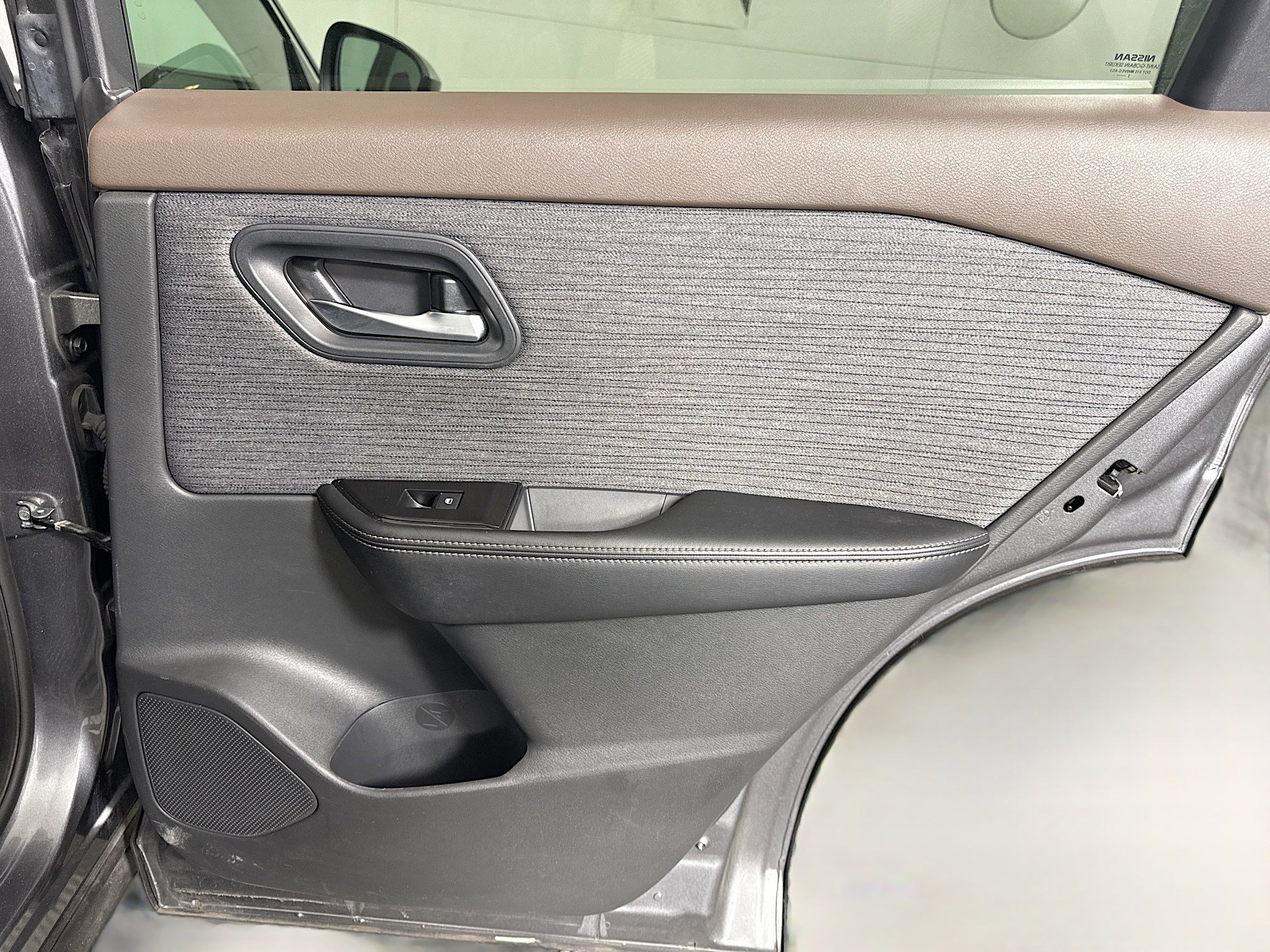 Used 2023 Nissan Rogue SV image 28