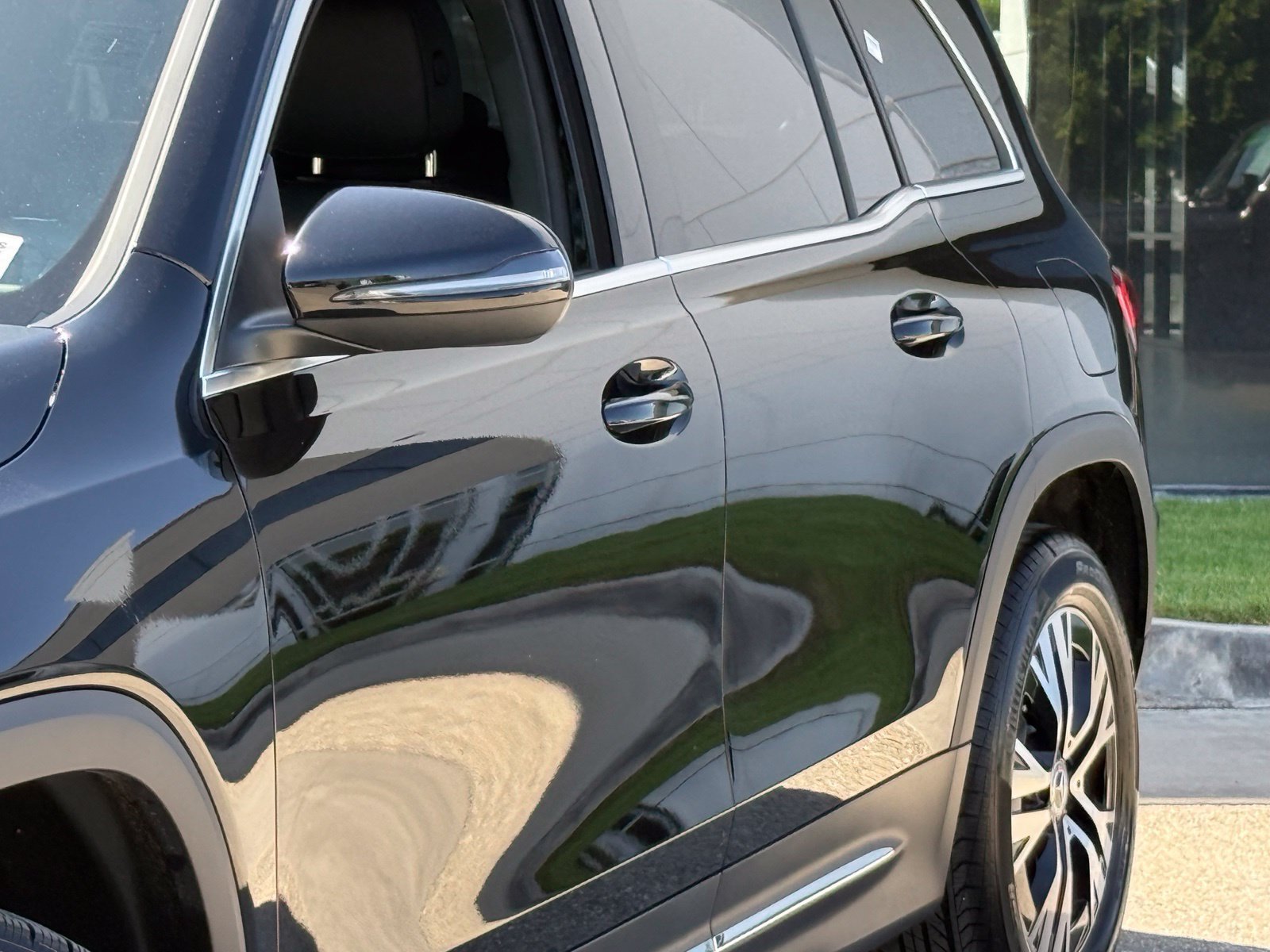 Used 2026 Mercedes-Benz GLB 250 image 4