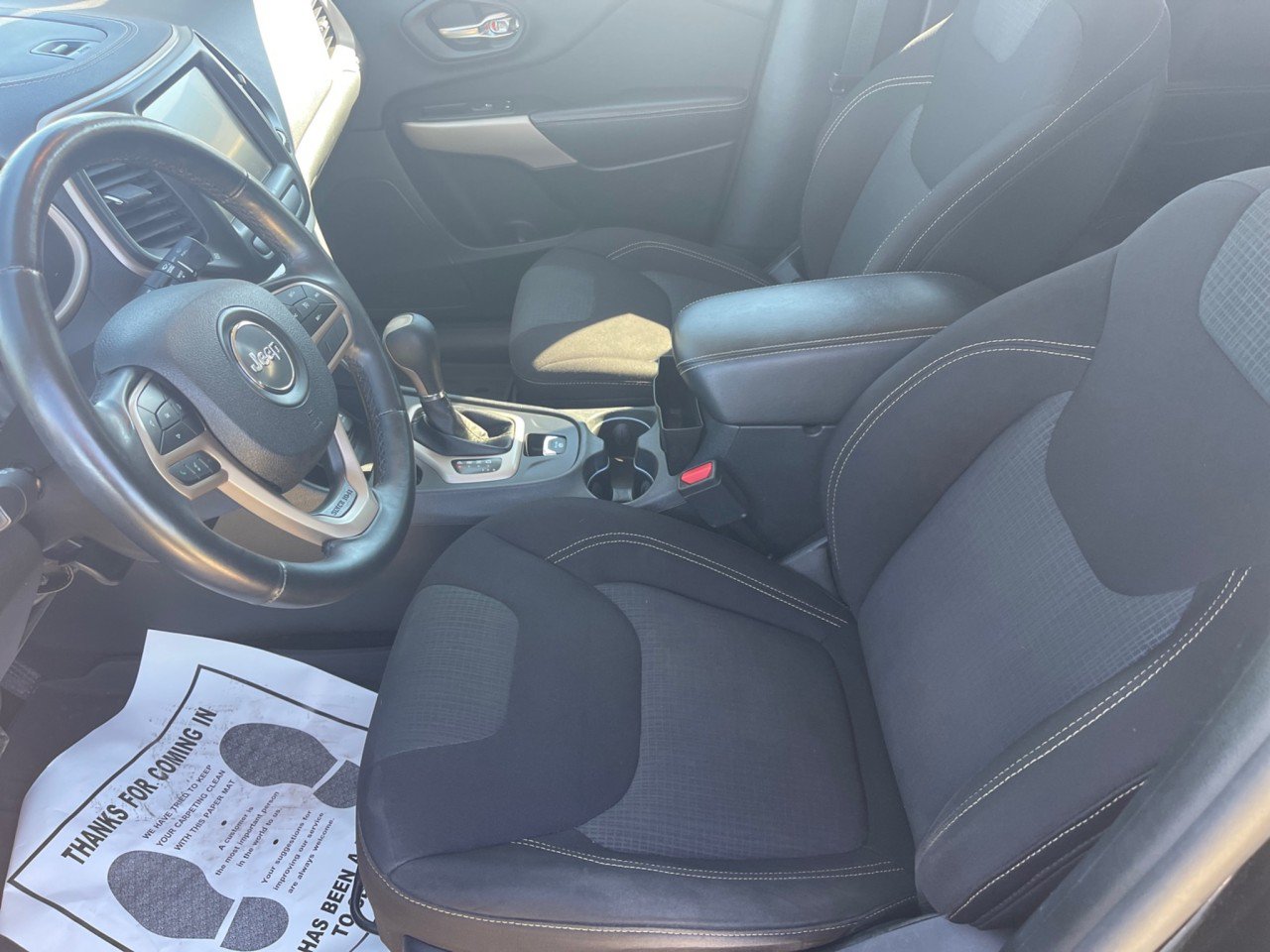 Used 2017 Jeep Cherokee Latitude FWD image 32