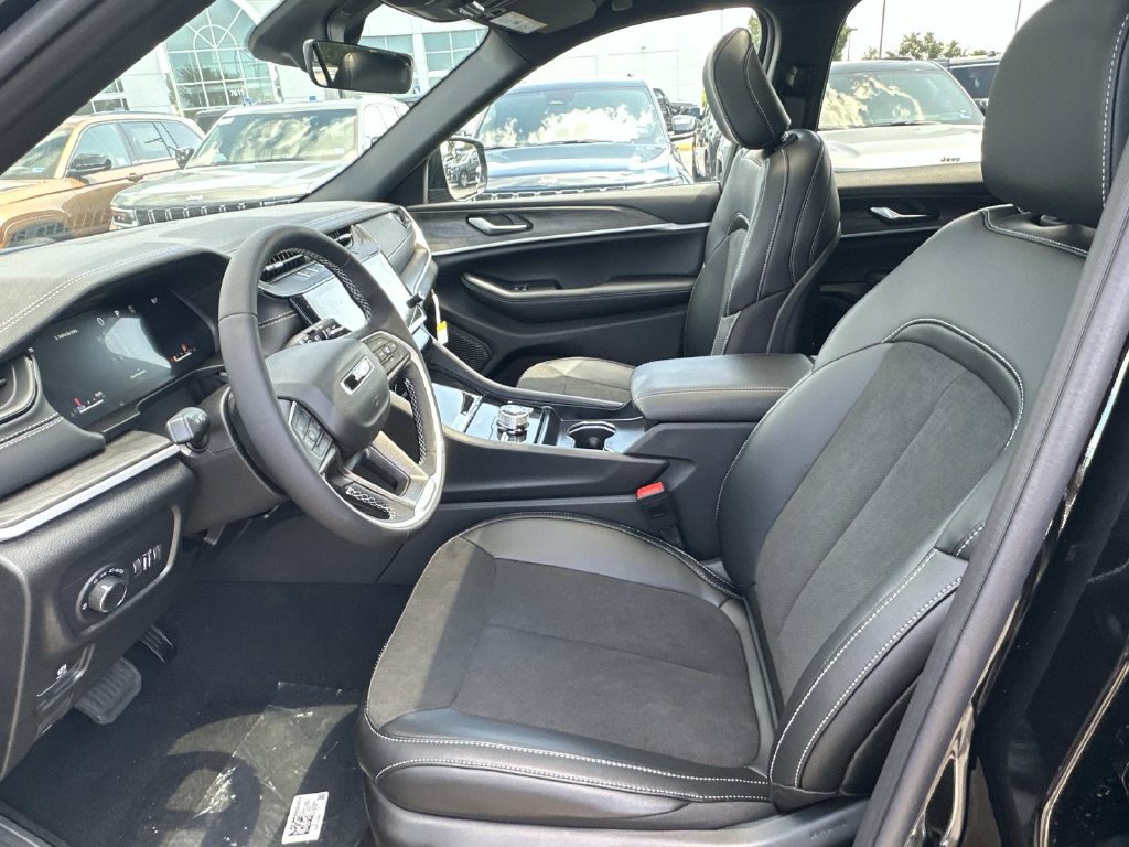 New 2027 Jeep Grand Cherokee Altitude AWD/4WD image 17
