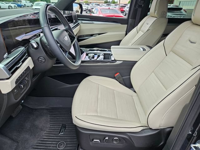 Certified 2025 Cadillac Escalade ESV Sport AWD/4WD image 7