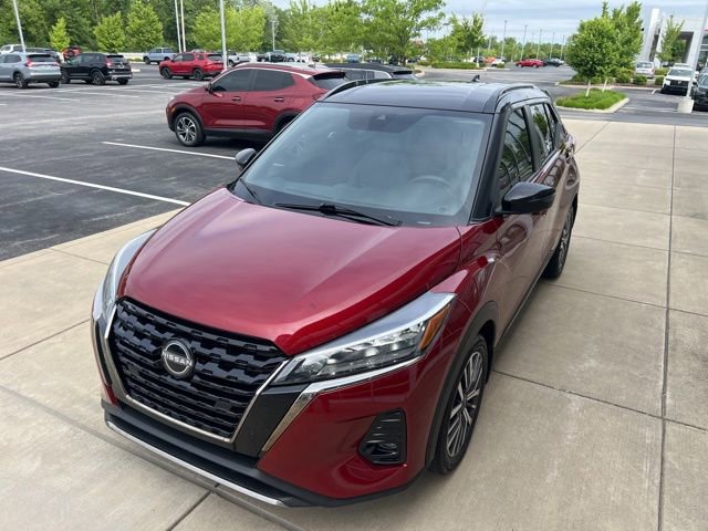 Used 2023 Nissan Kicks SR w/ SR Premium Package FWD image 3