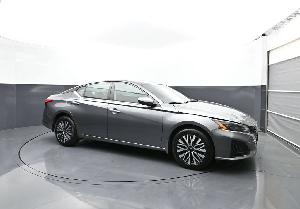 Certified 2023 Nissan Altima 2.5 SV w/ SV Premium Package AWD/4WD image 7