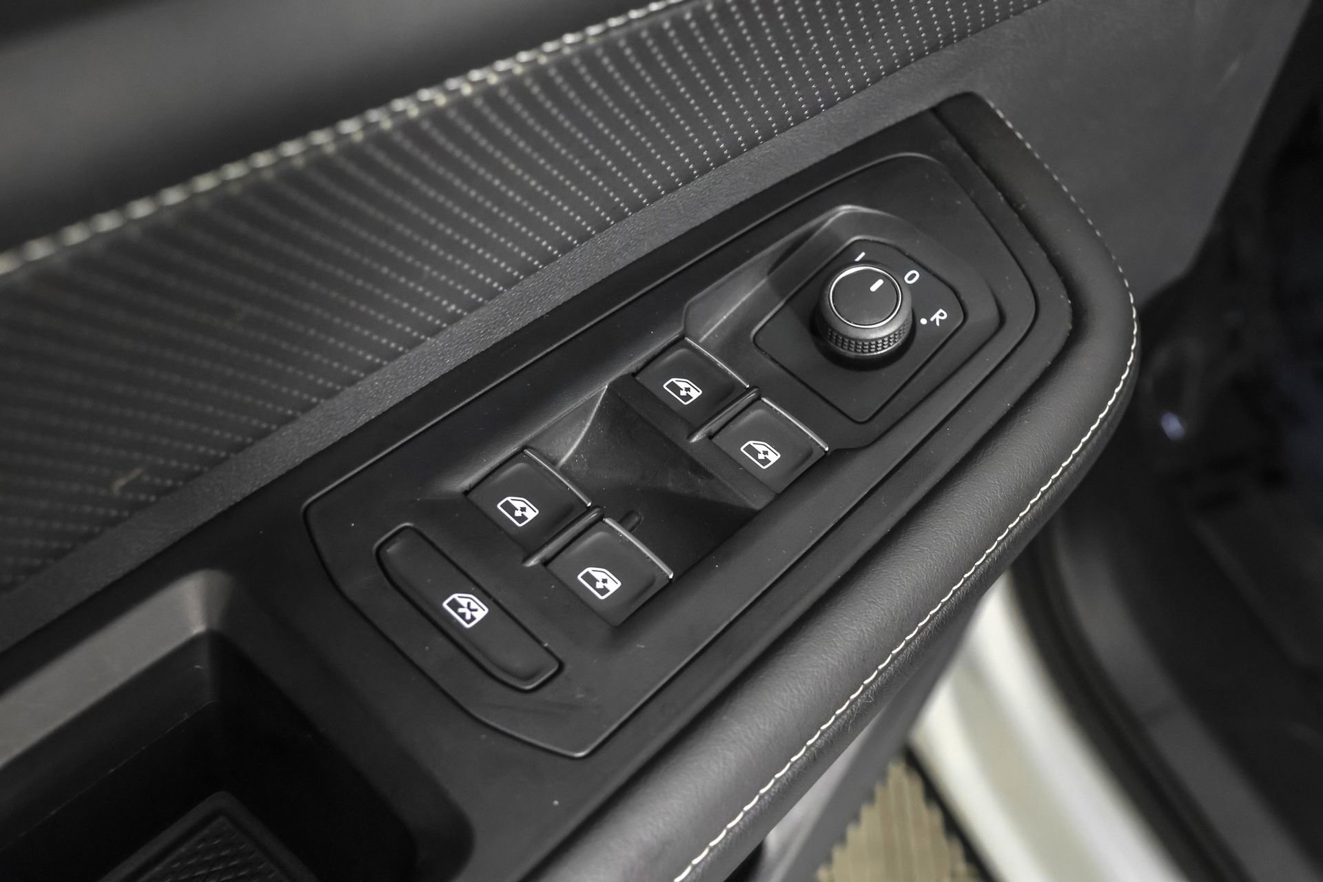 Used 2024 Volkswagen Atlas Cross Sport SE image 32