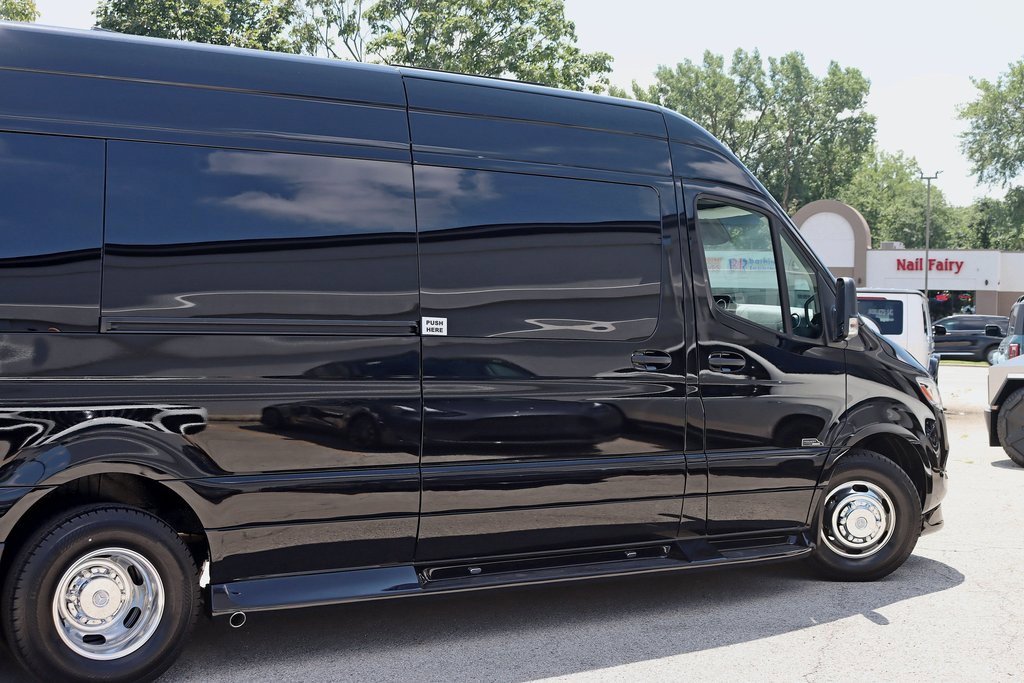 Used 2024 Mercedes-Benz Sprinter 3500 image 10