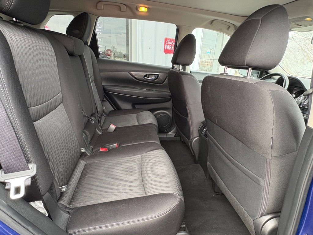 Used 2018 Nissan Rogue SV w/ Sun & Sound Touring Package image 14