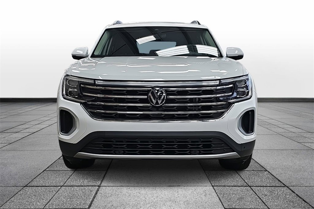 Used 2025 Volkswagen Atlas SE image 2