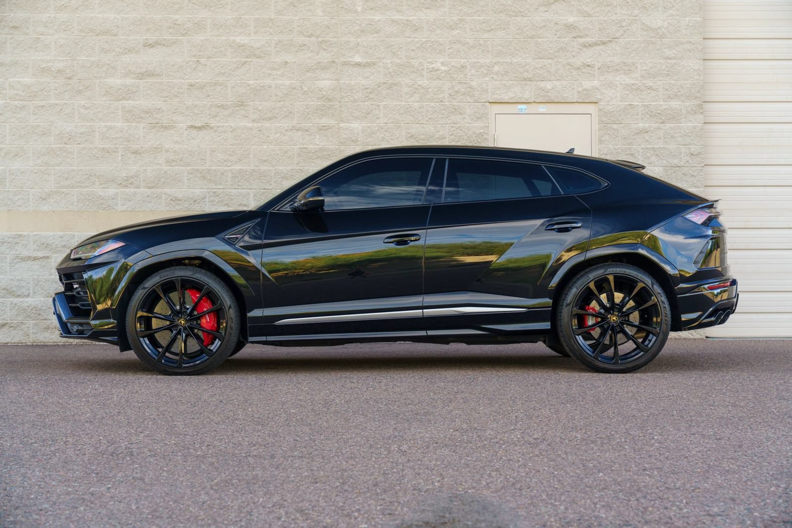 Used 2021 Lamborghini Urus AWD/4WD image 22