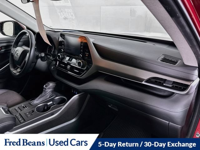 Used 2022 Toyota Highlander LE AWD/4WD image 35
