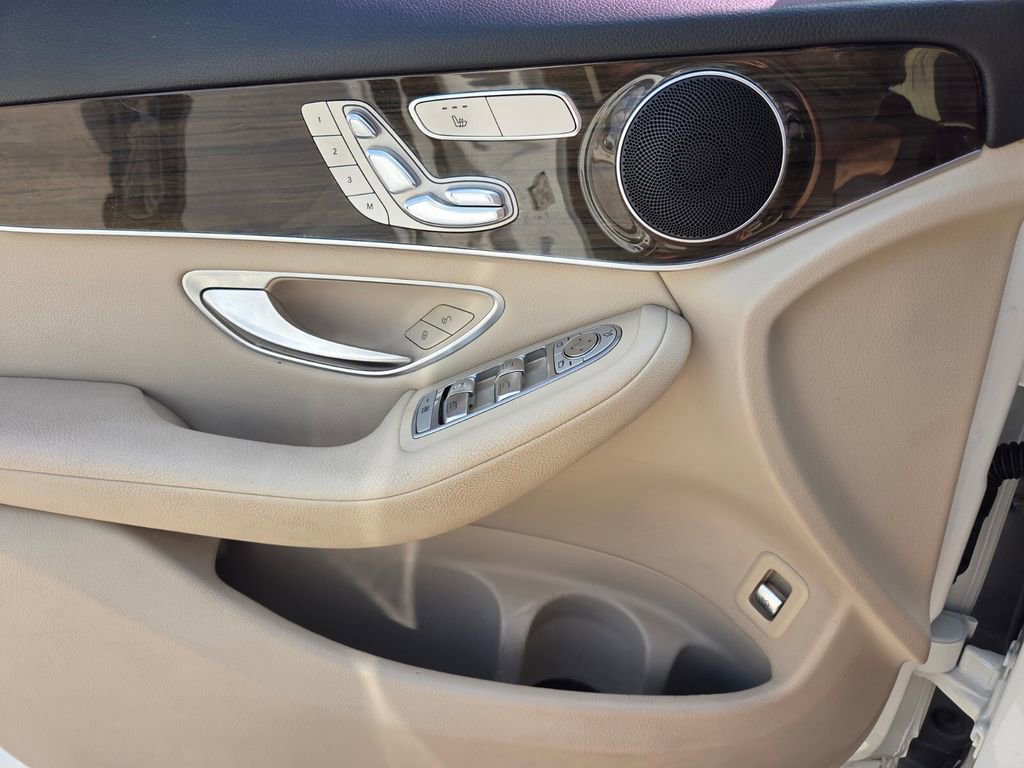 Used 2021 Mercedes-Benz GLC 300 image 21