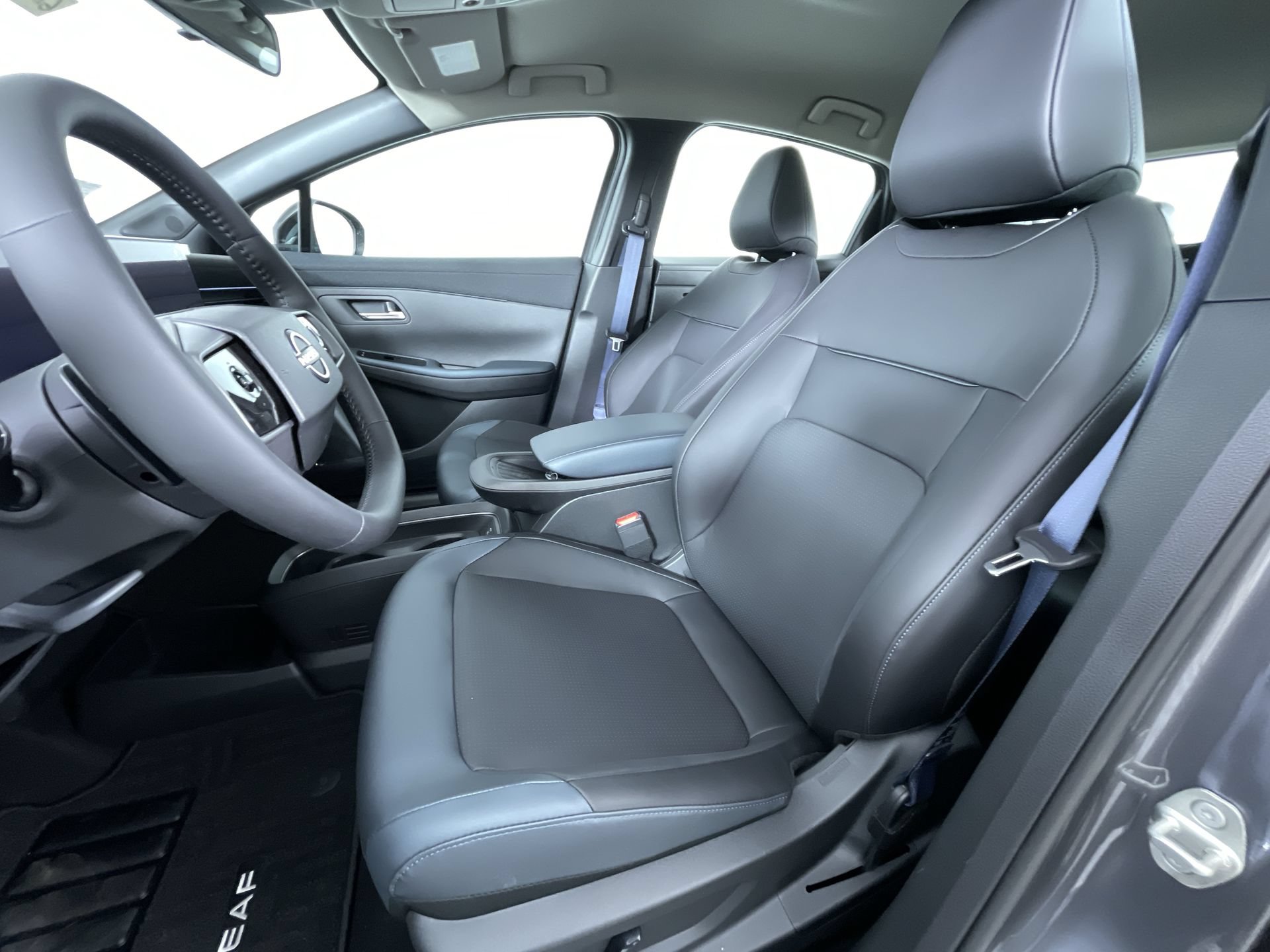 New 2026 Nissan Leaf SV+ w/ Floor Mat Package (SV+) FWD image 15