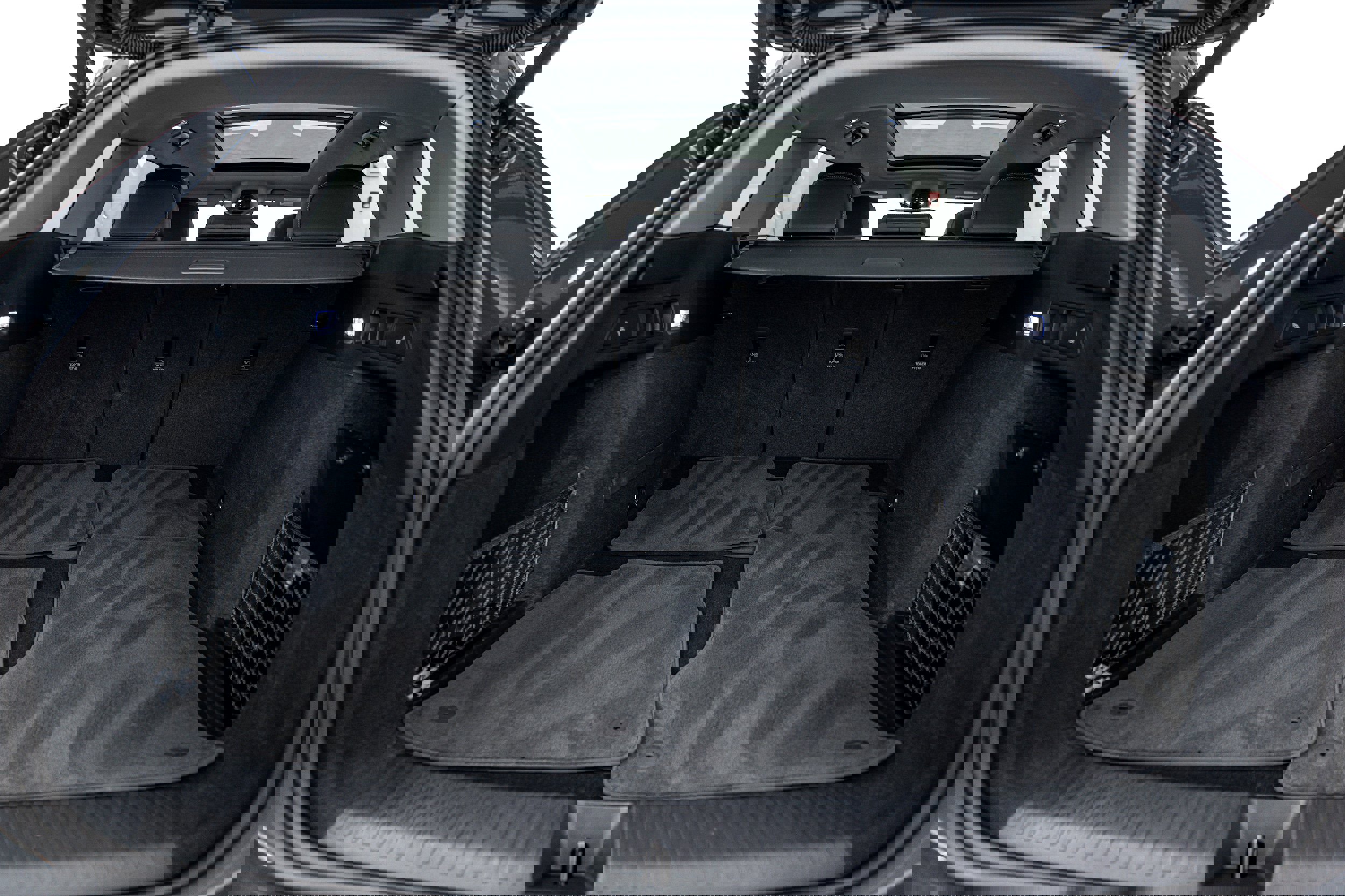 Certified 2025 Audi Q6 e-tron Premium w/ Convenience Package image 18