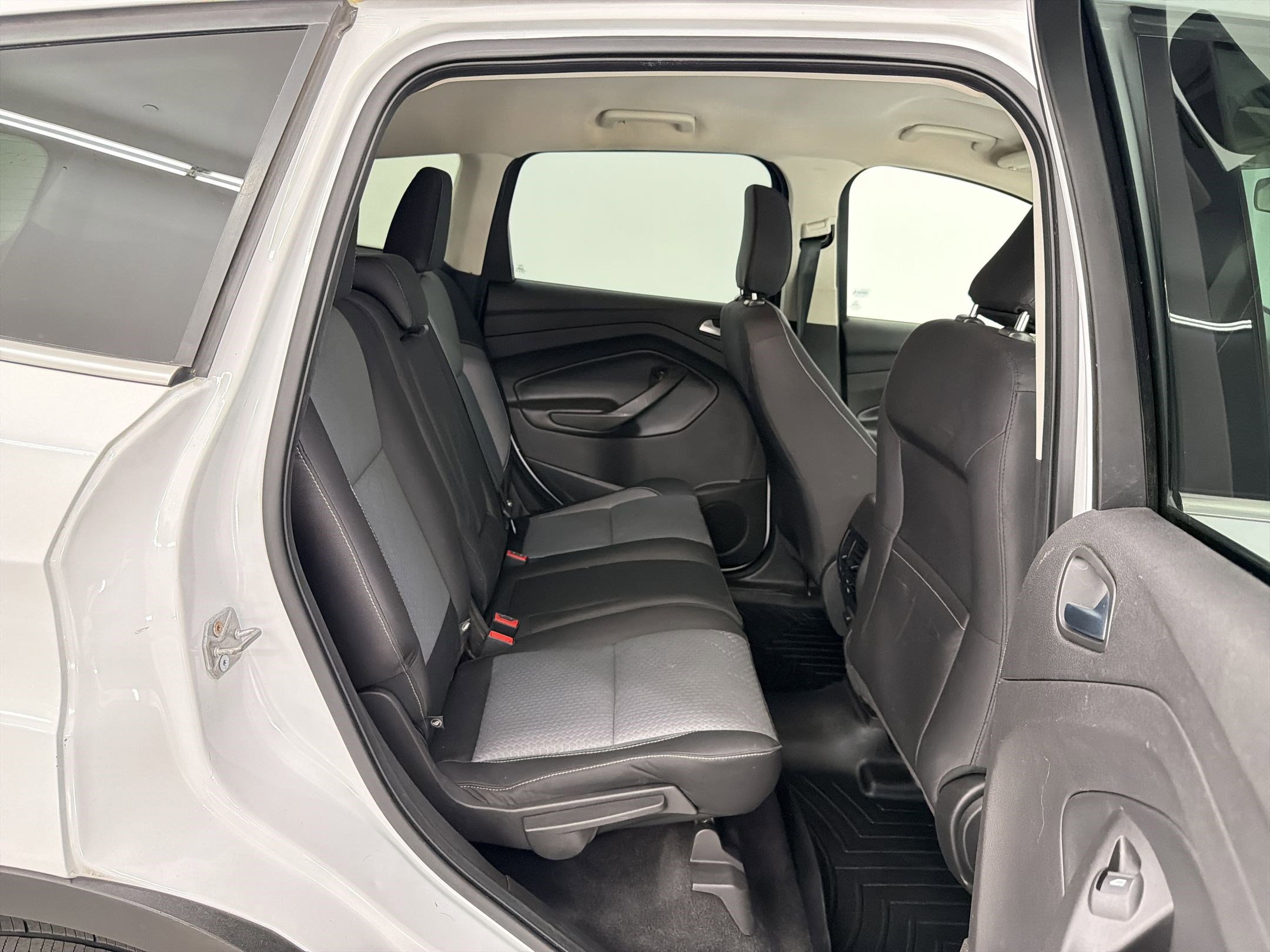 Used 2018 Ford Escape SE FWD image 25
