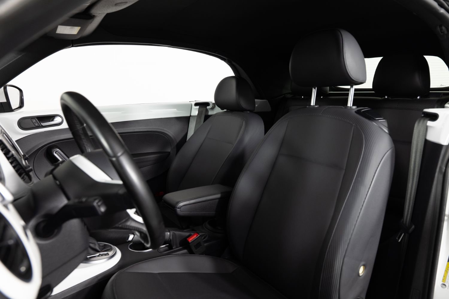 Used 2019 Volkswagen Beetle 2.0T SE w/ SE Premium Package FWD image 16