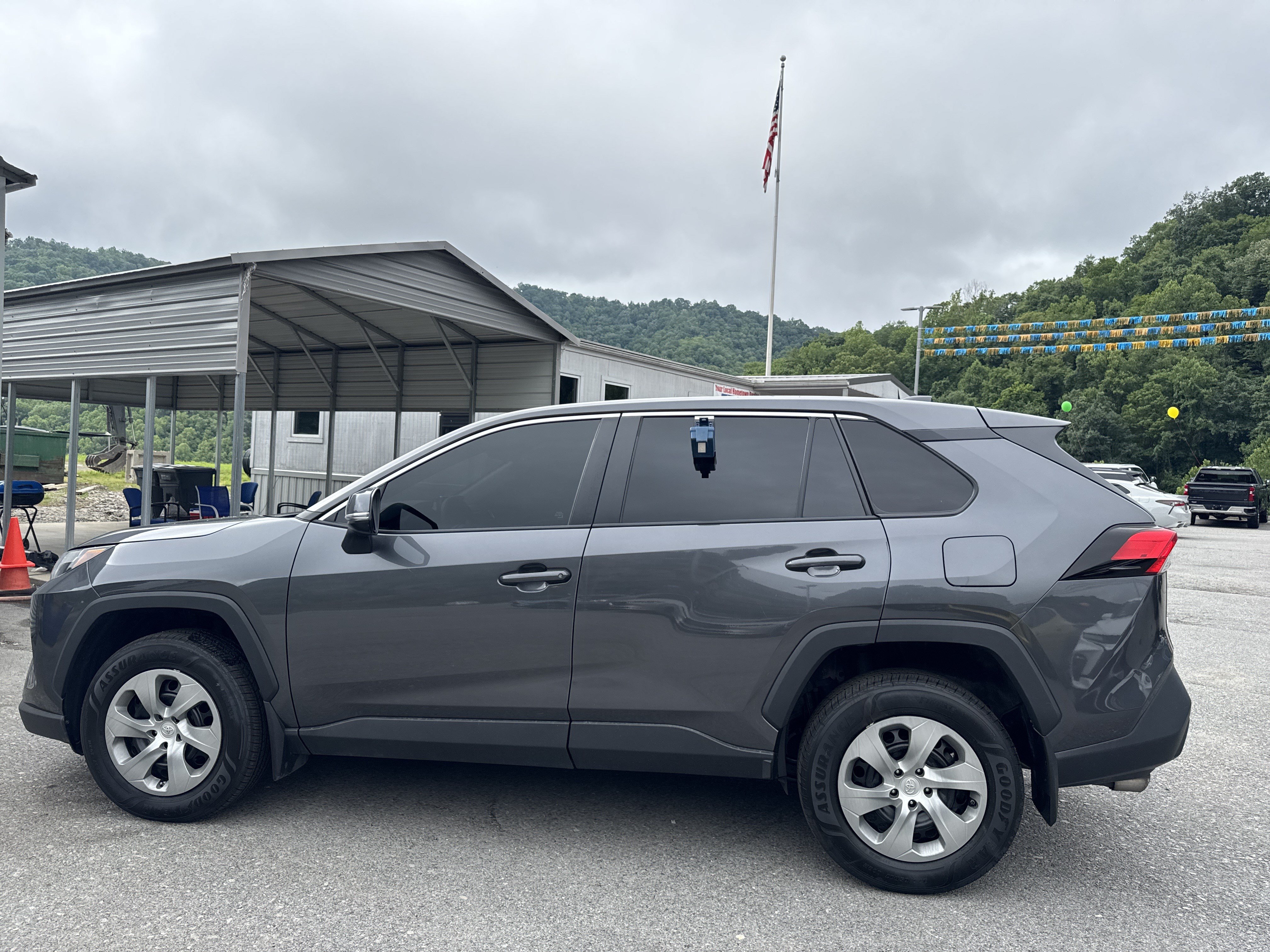 Used 2023 Toyota RAV4 LE AWD/4WD image 9