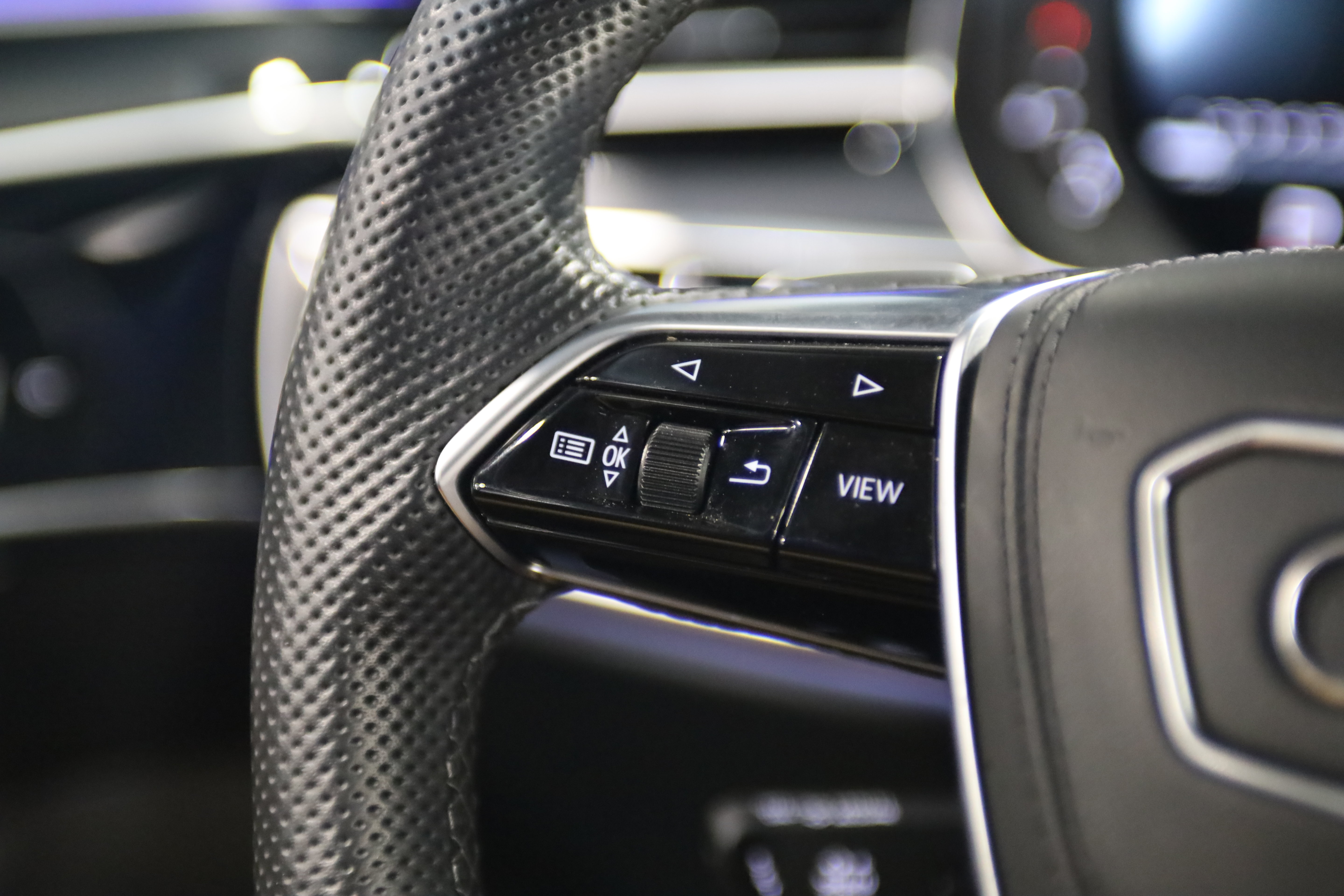 Used 2023 Audi S8 AWD/4WD image 22