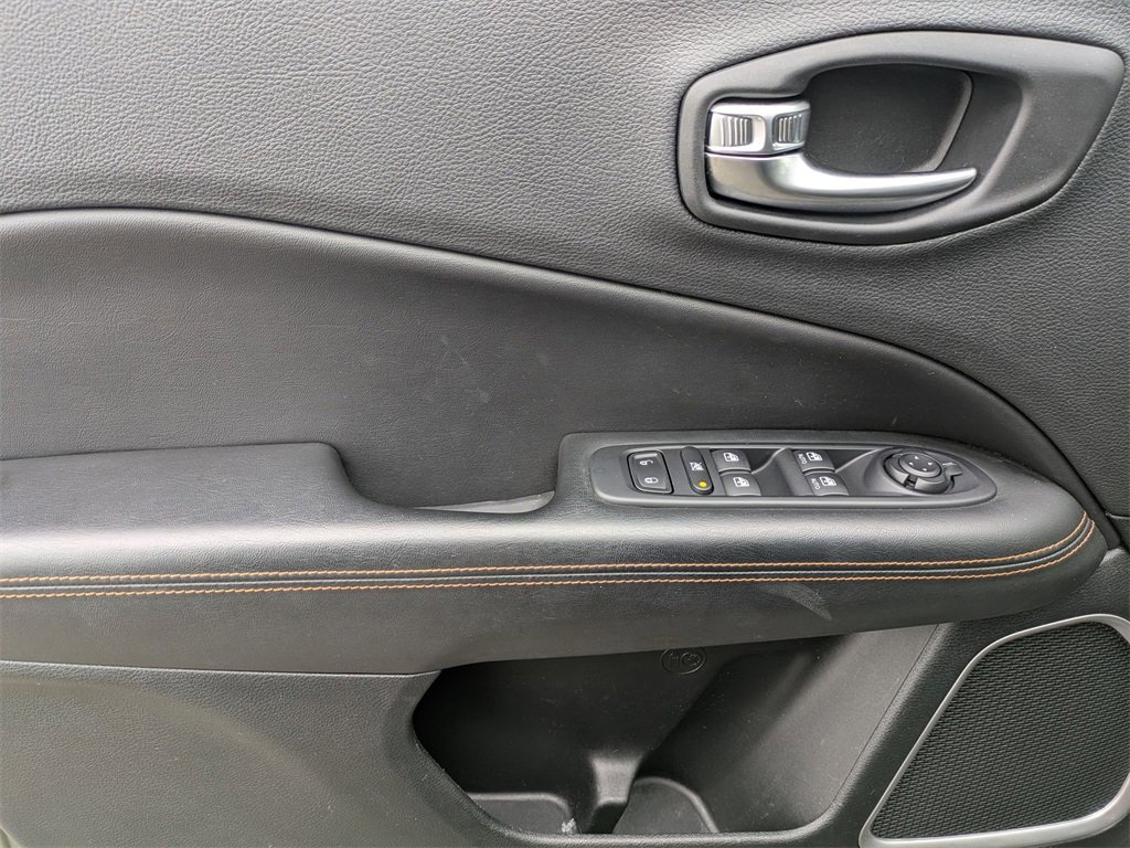 Used 2018 Jeep Compass Limited image 10