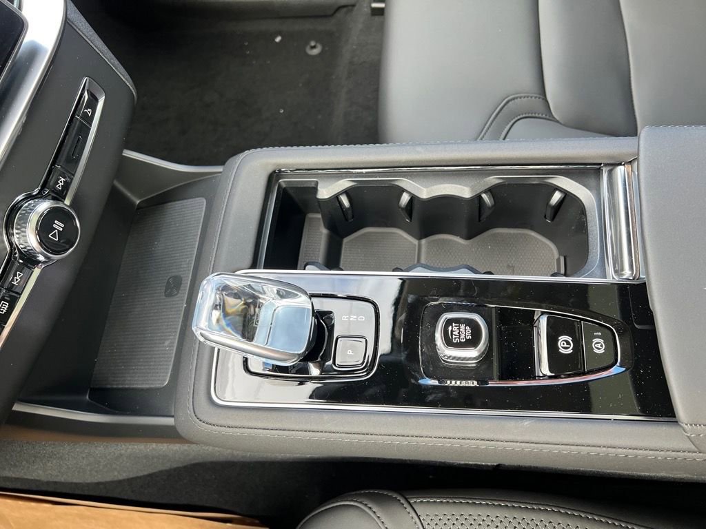 New 2026 Volvo XC90 B5 Plus w/ Protection Package Premier AWD/4WD image 19