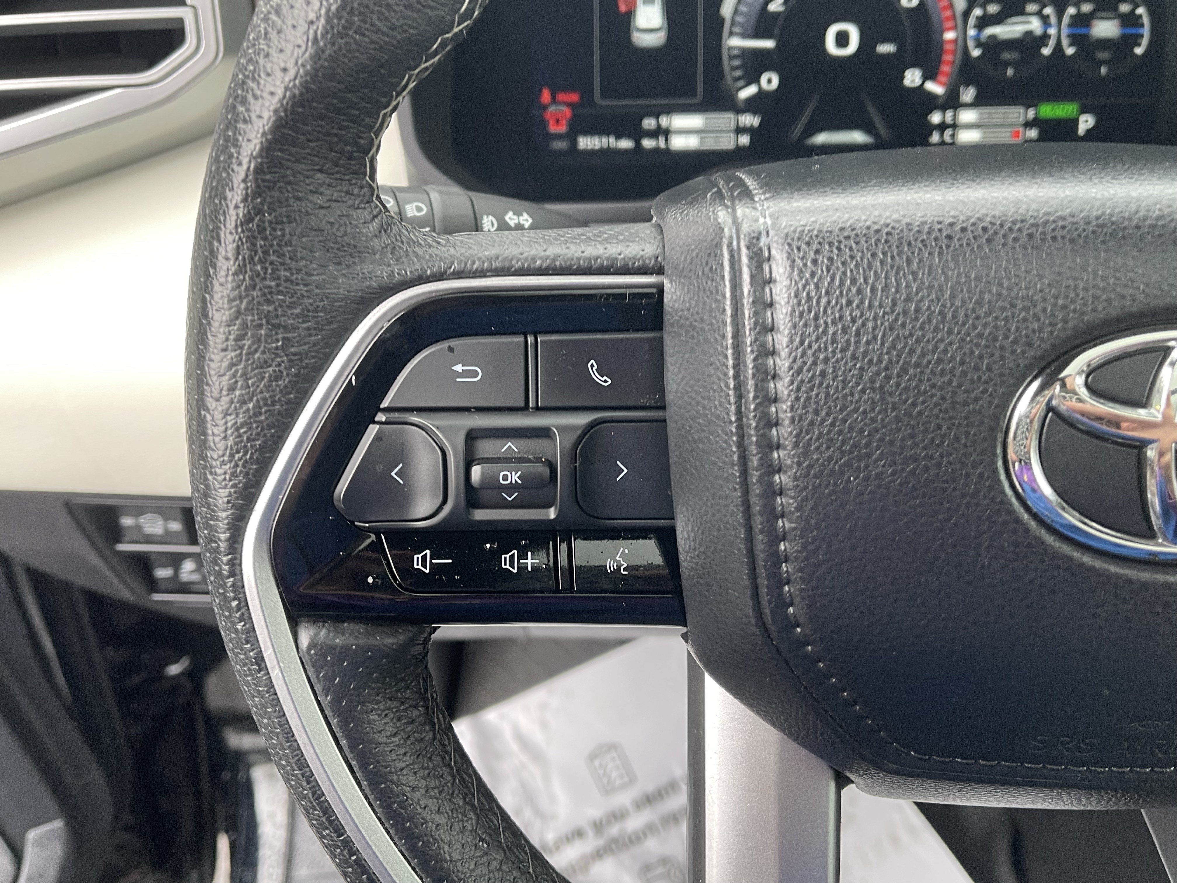 Certified 2023 Toyota Sequoia Capstone AWD/4WD image 21