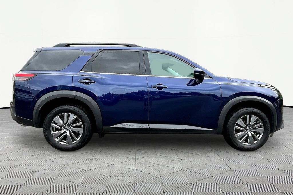 Used 2025 Nissan Pathfinder SV FWD image 8