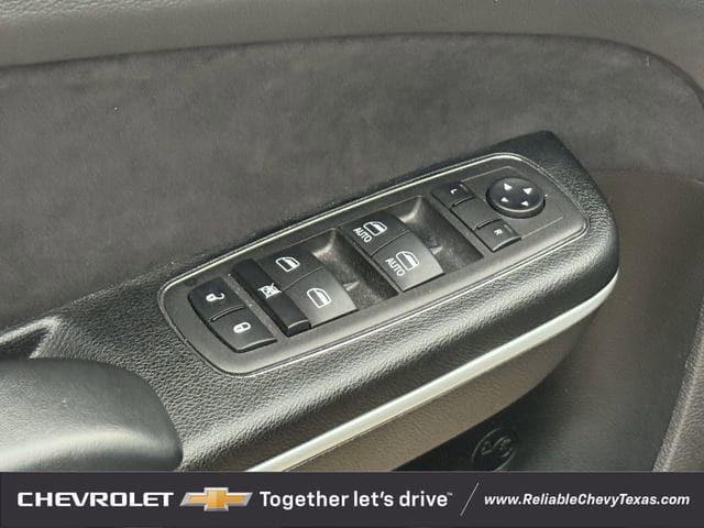 Used 2023 Chrysler 300 C image 27