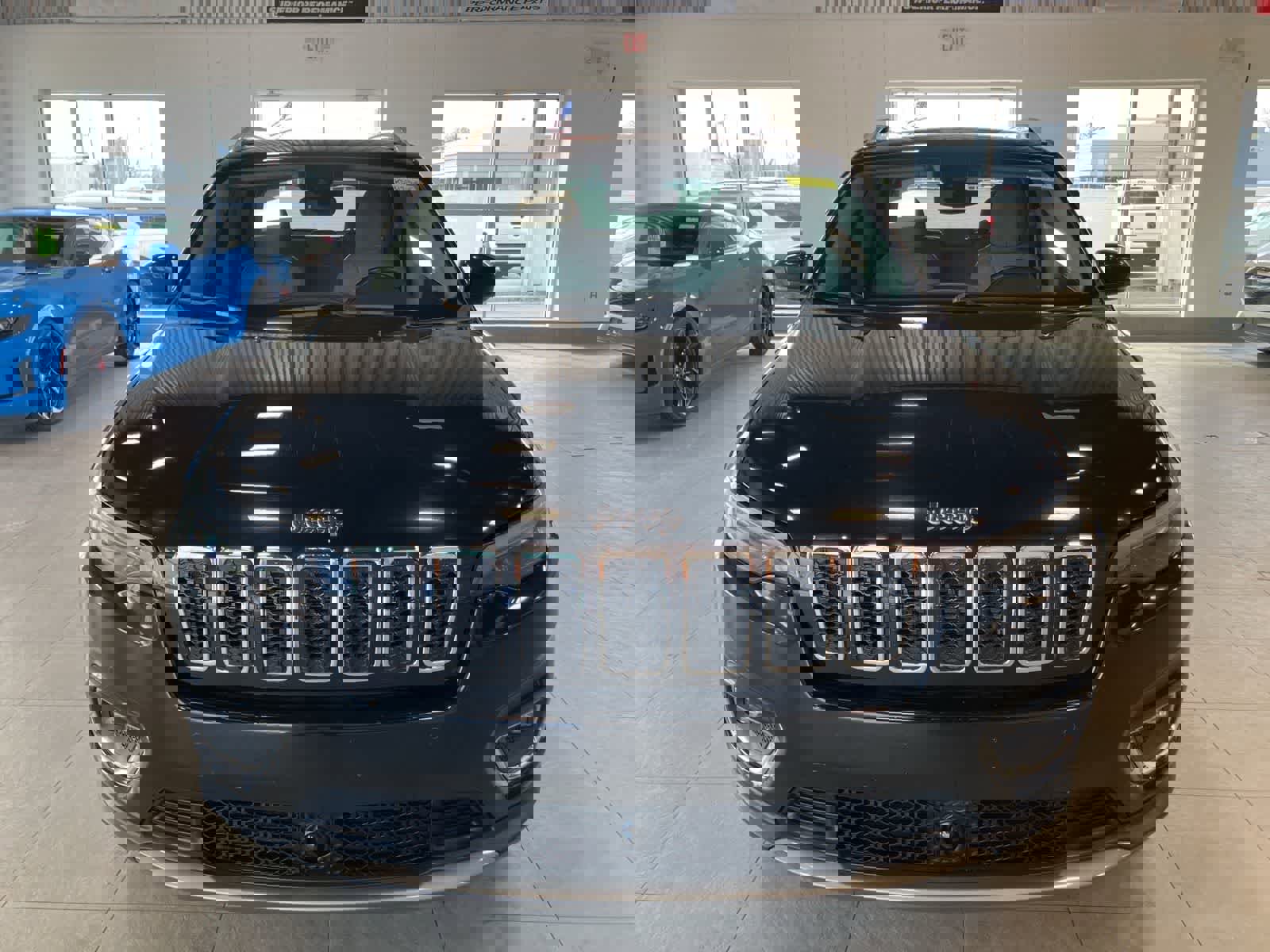 Used 2019 Jeep Cherokee Limited w/ Technology Group image 2