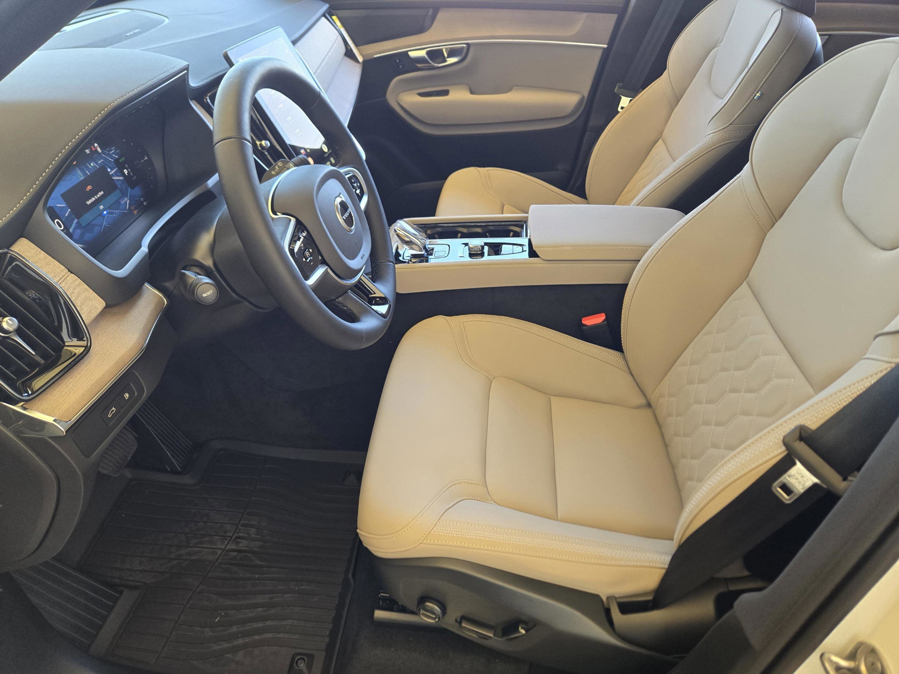 New 2026 Volvo XC90 T8 Plus w/ Protection Package Premier image 17