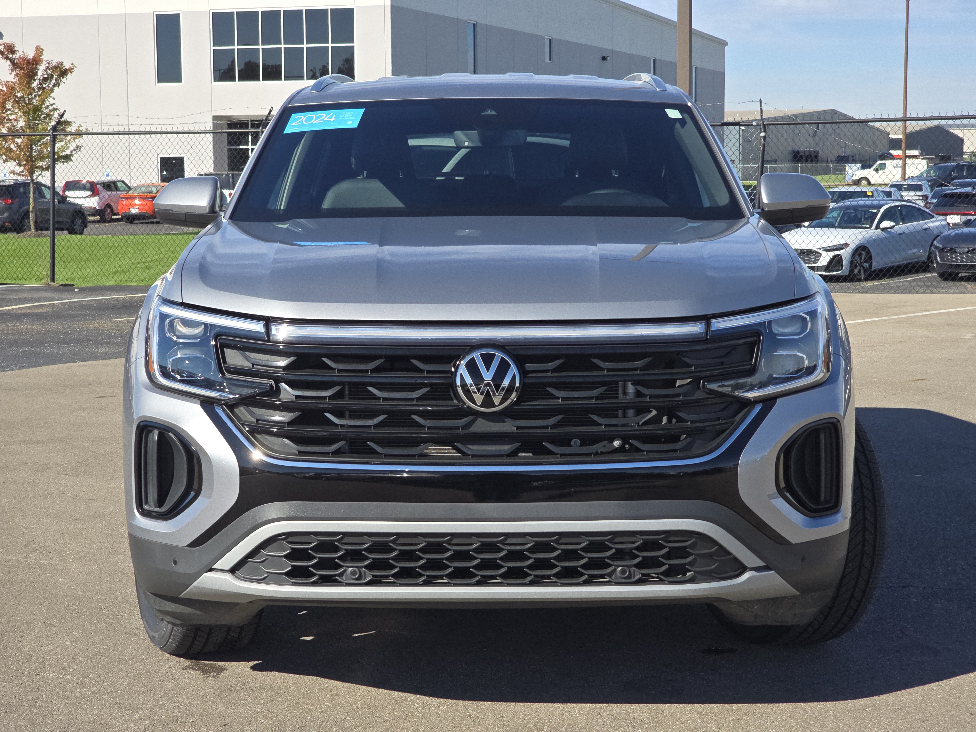 Used 2024 Volkswagen Atlas Cross Sport SE FWD image 2