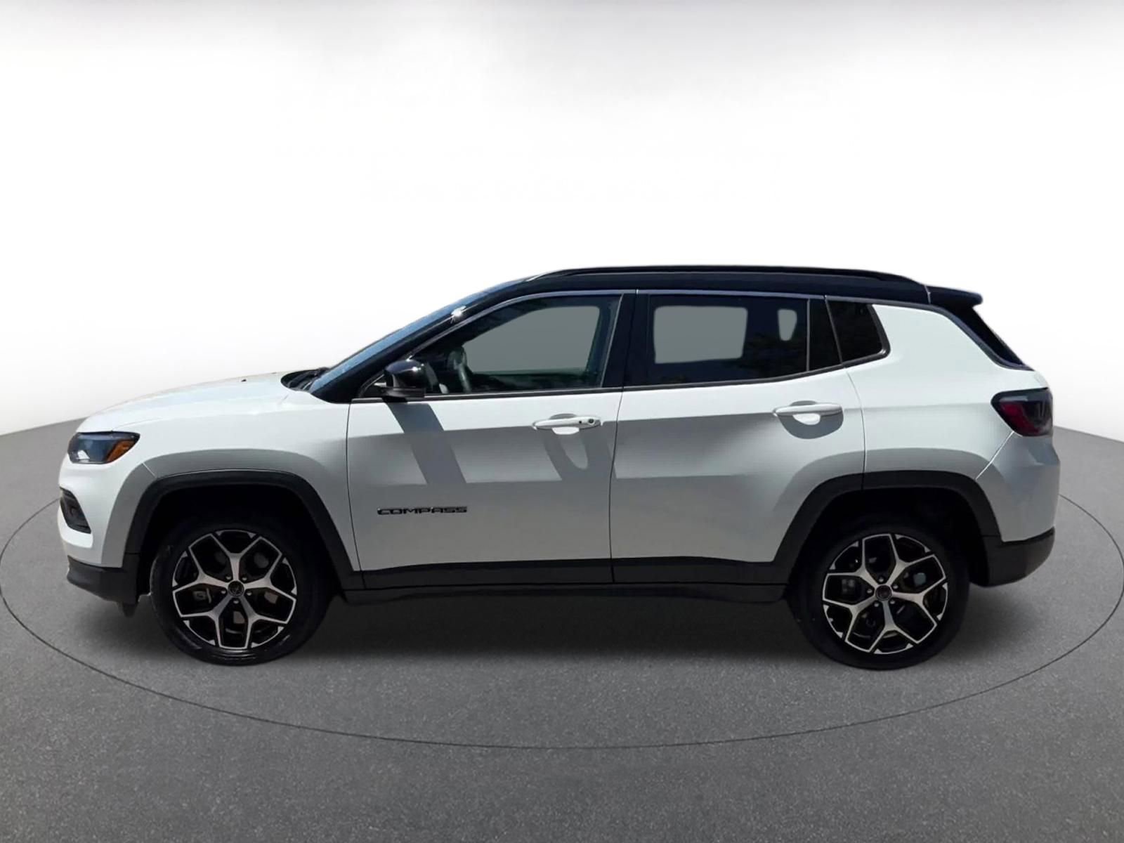 Used 2025 Jeep Compass Limited AWD/4WD image 9