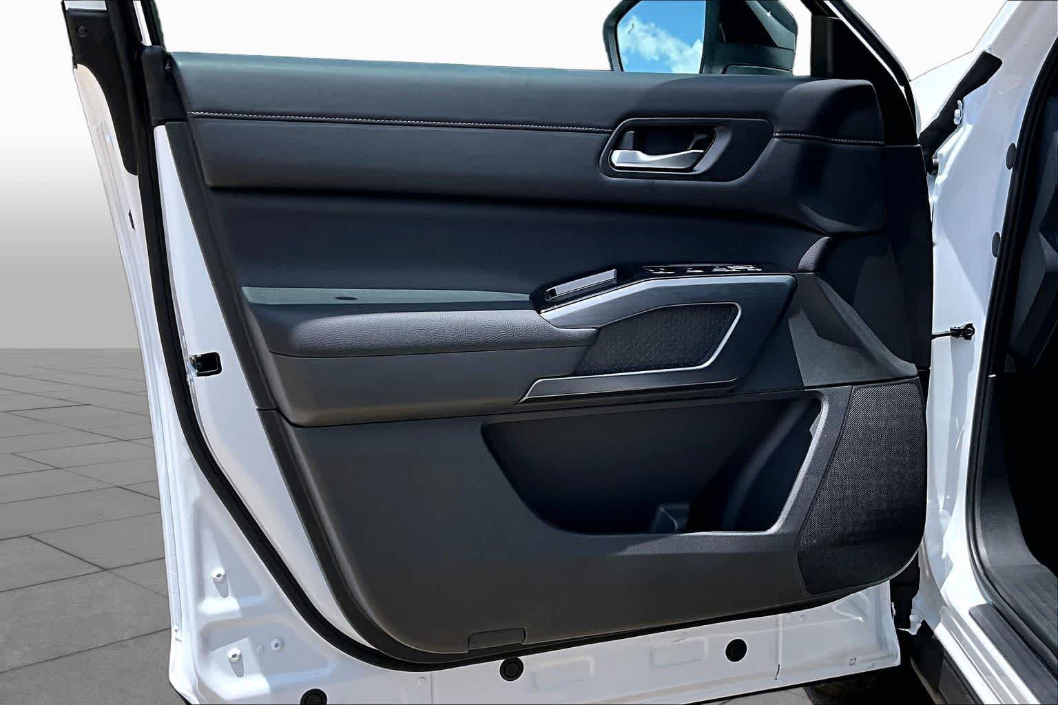 New 2026 Nissan Pathfinder SL w/ SL Premium Package FWD image 15