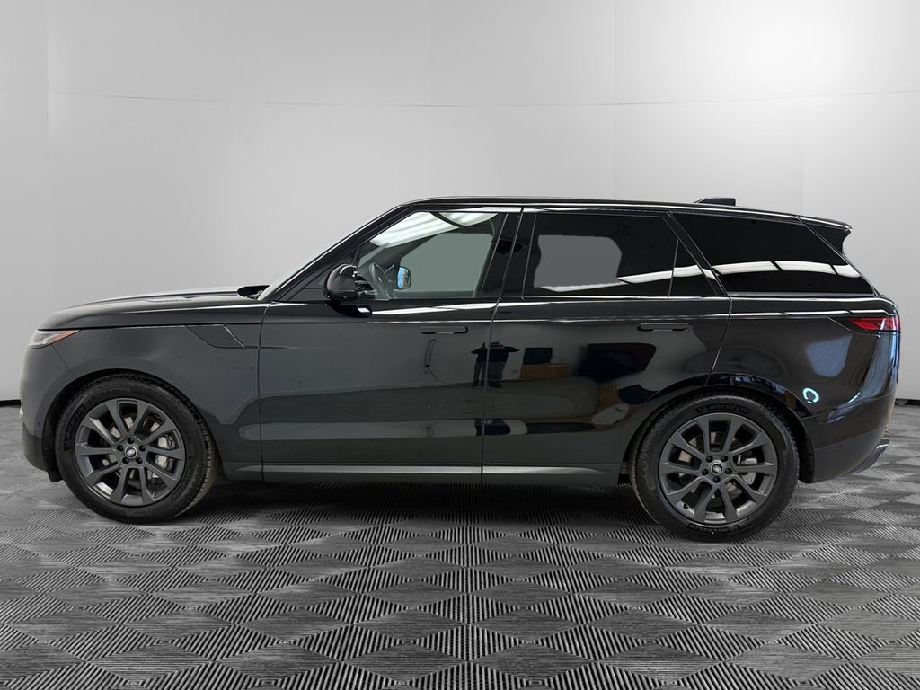 Used 2024 Land Rover Range Rover Sport SE AWD/4WD image 2