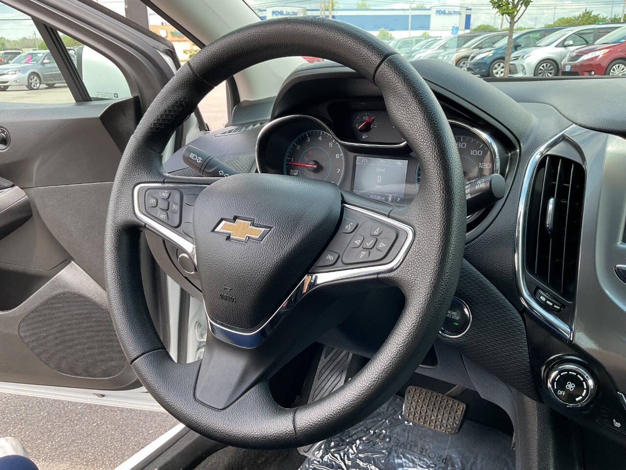 Used 2017 Chevrolet Cruze LT w/ Convenience Package FWD image 18