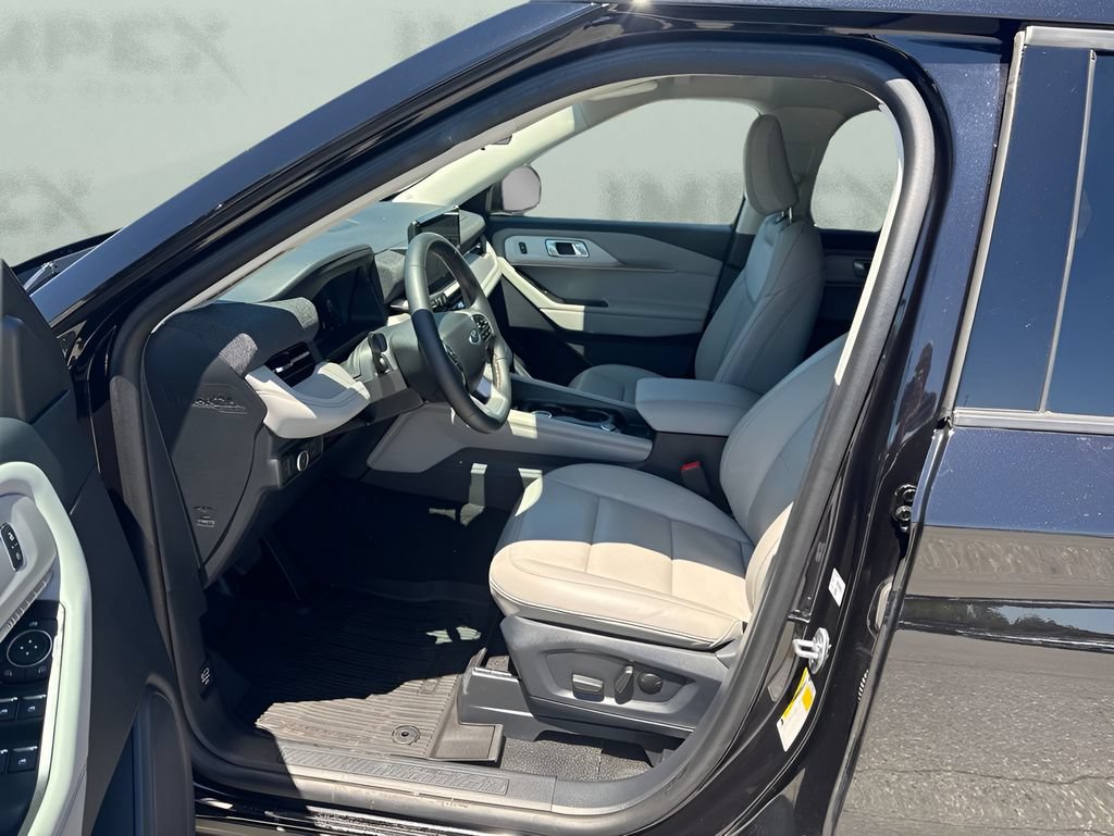 Used 2025 Ford Explorer Active w/ Active Comfort Package AWD/4WD image 9