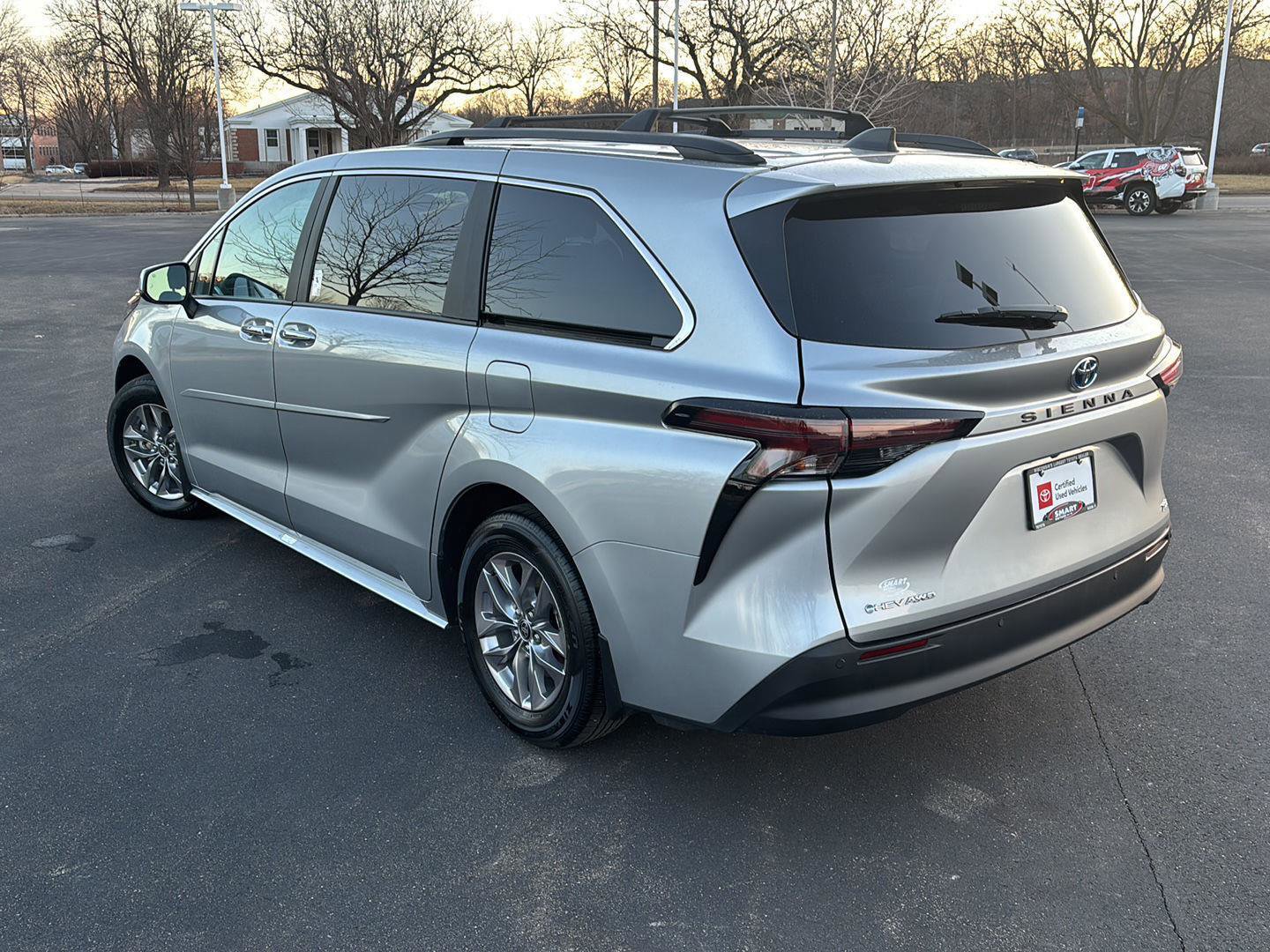 Used 2025 Toyota Sienna XLE w/ XLE Plus Package image 12