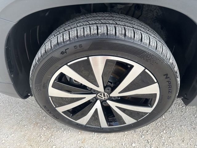 Used 2024 Volkswagen Taos SE FWD image 24
