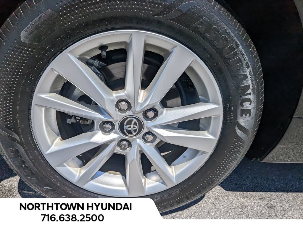 Used 2025 Toyota Camry LE AWD/4WD image 39