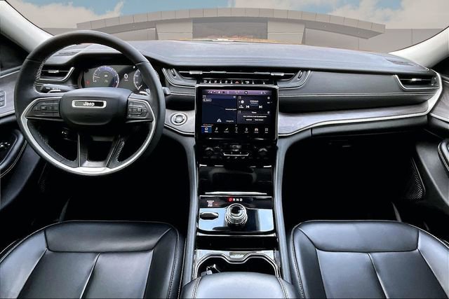 Used 2023 Jeep Grand Cherokee Limited w/ Black Appearance Package image 15