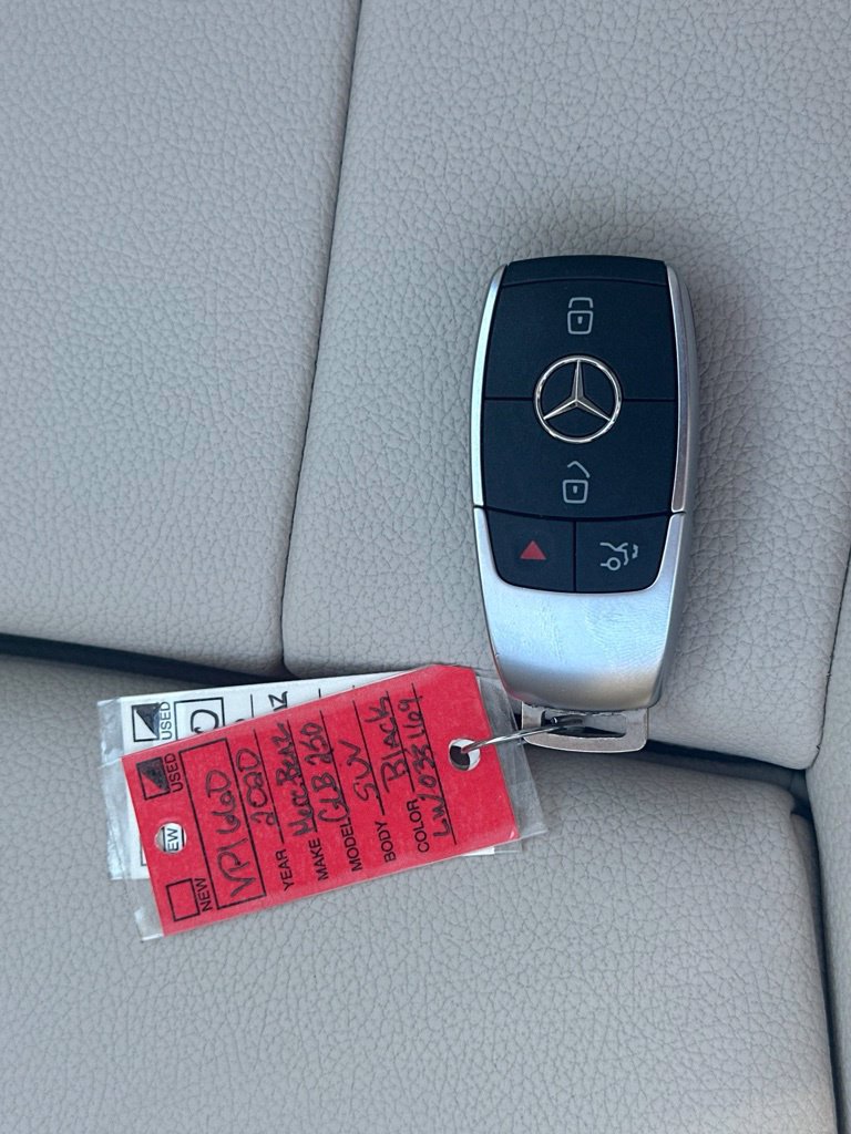 Used 2020 Mercedes-Benz GLB 250 4MATIC w/ Premium Package image 34
