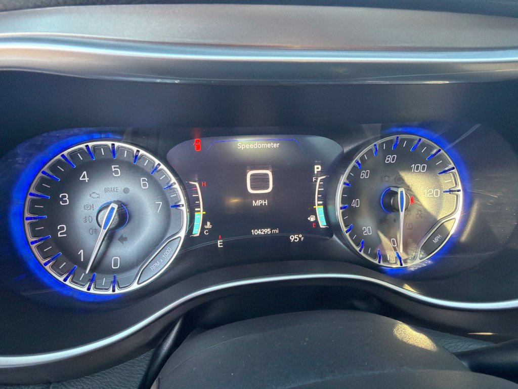 Used 2018 Chrysler Pacifica Limited FWD image 16