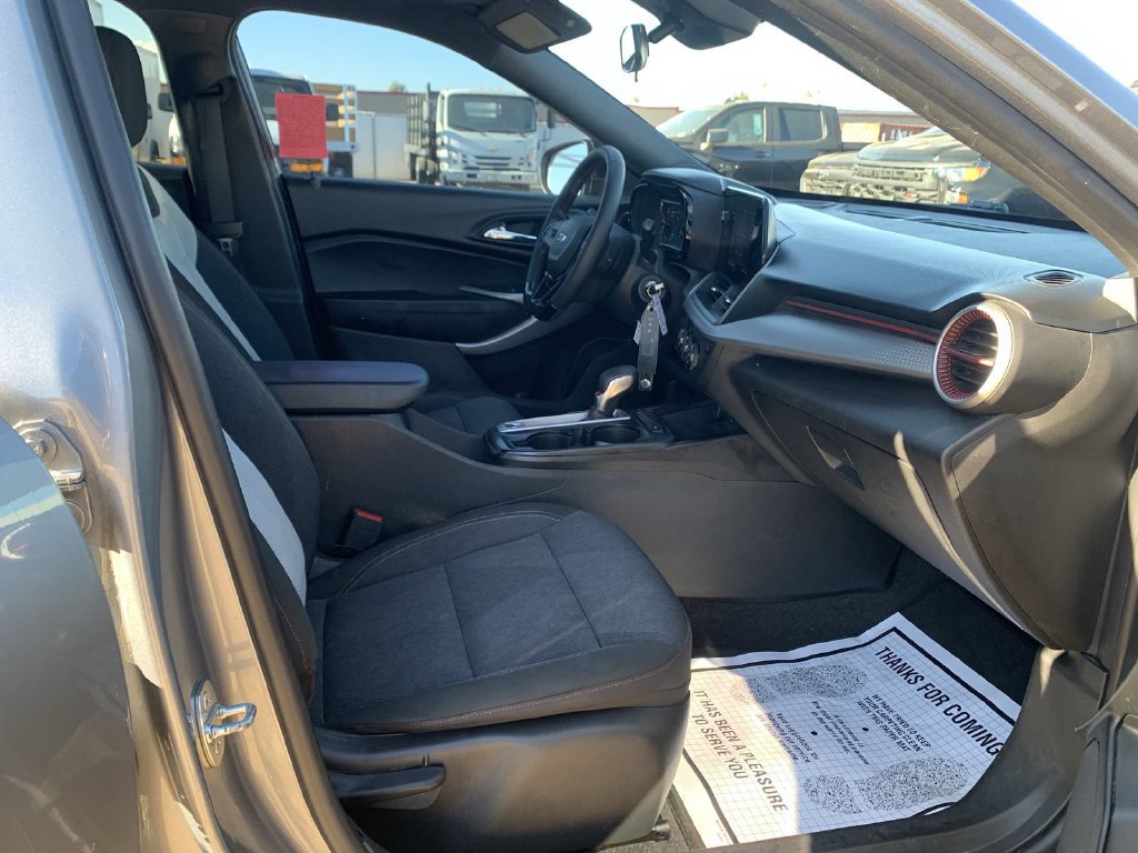 Used 2024 Chevrolet Trax RS FWD image 26