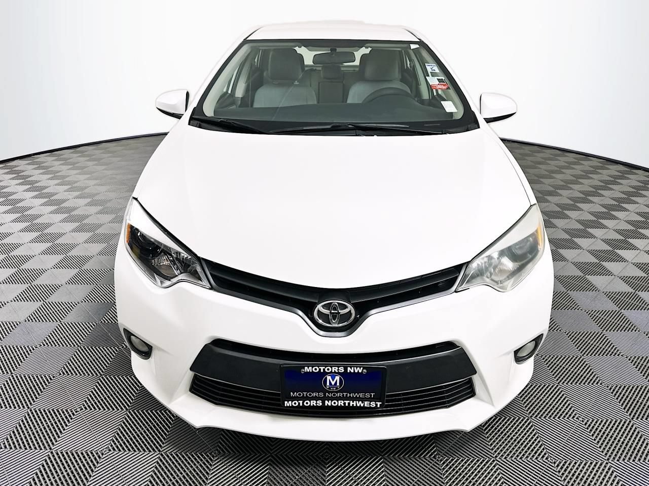 Used 2016 Toyota Corolla LE FWD image 3