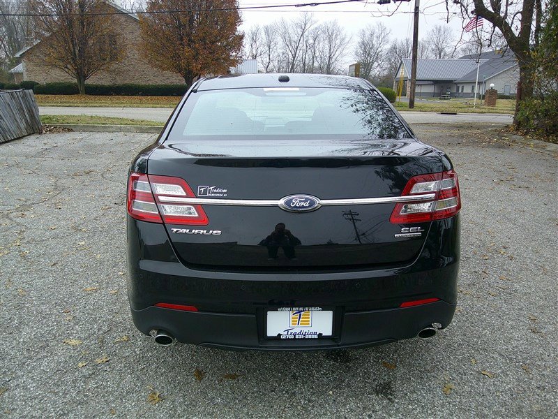 Used 2018 Ford Taurus SEL FWD image 4