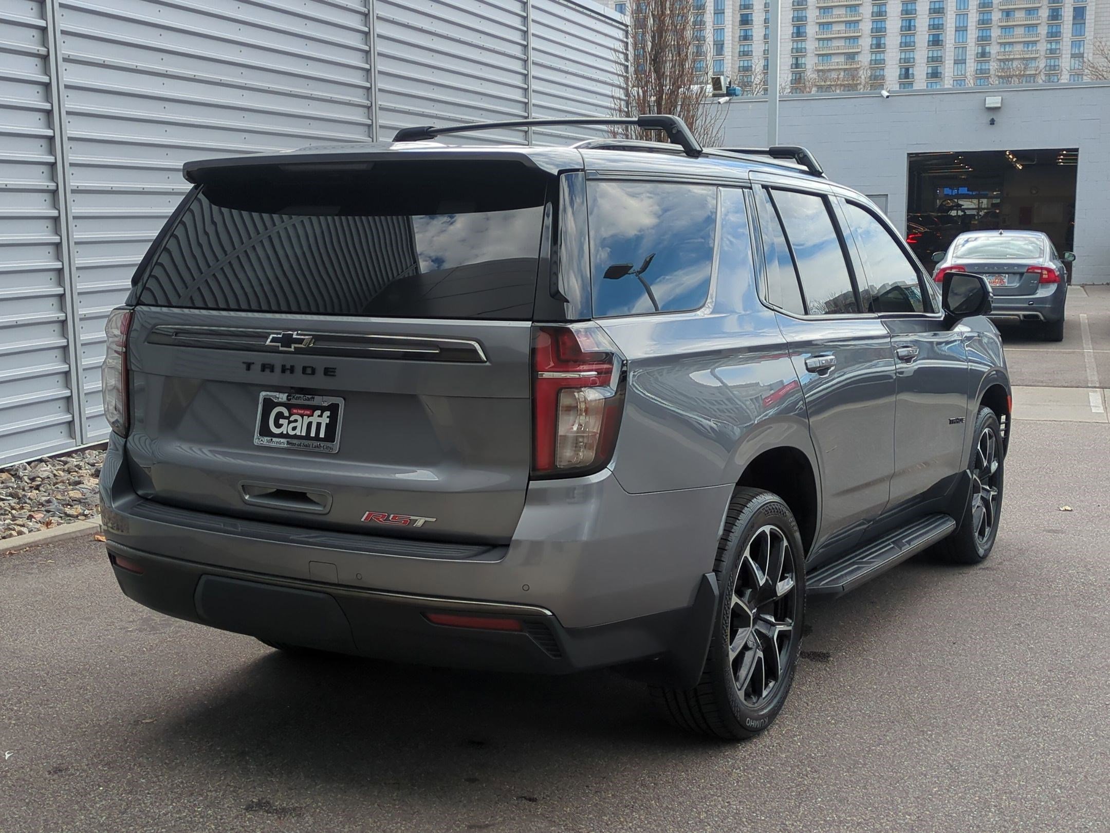 Used 2021 Chevrolet Tahoe RST w/ Luxury Package AWD/4WD image 3