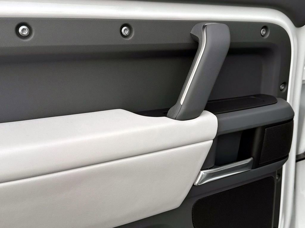 New 2025 Land Rover Defender 130 X-Dynamic SE image 11