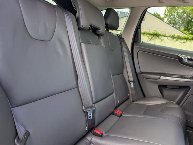 Used 2016 Volvo XC60 T5 Platinum w/ Protection Package FWD image 25
