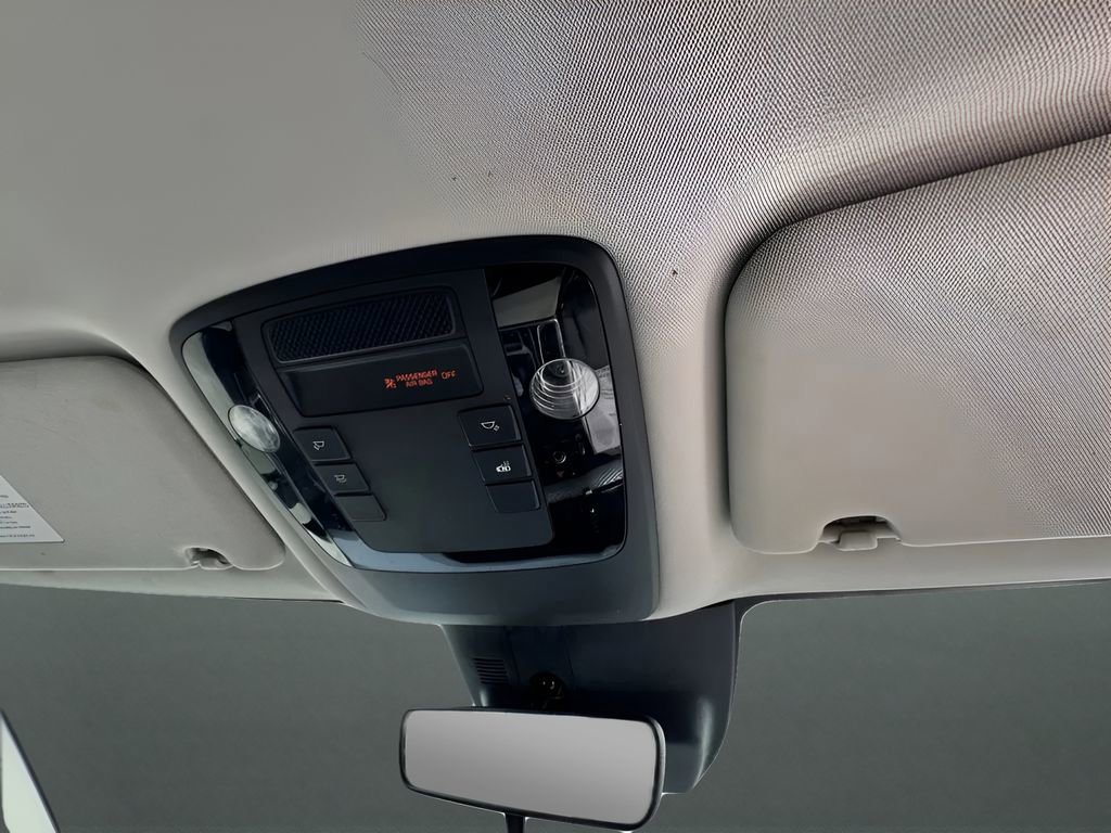 Used 2022 Kia Carnival LX image 27