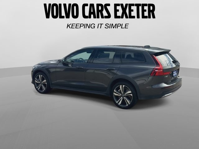 Certified 2025 Volvo V60 B5 Cross Country Plus AWD/4WD image 8